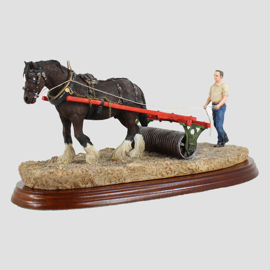 Lightly Rolled Border Fine Arts