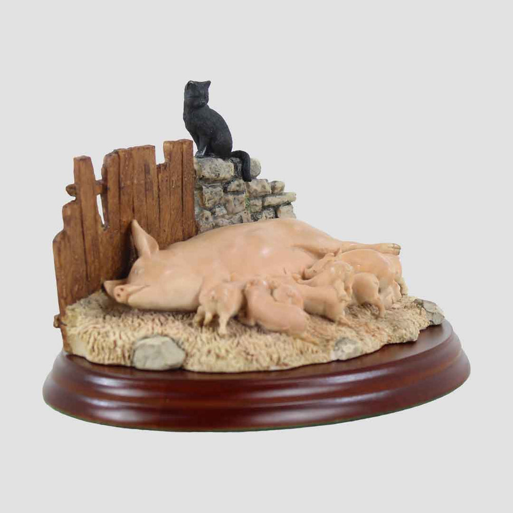 Plinth - Moses And Bertha Border Fine Arts Pigs