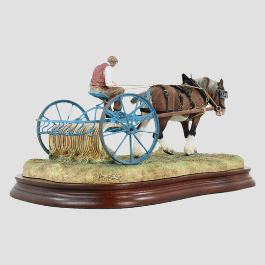 Loose Raking Border Fine Arts Horse Model