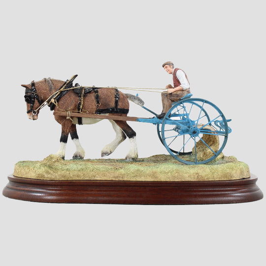 Loose Raking Border Fine Arts Horse Model