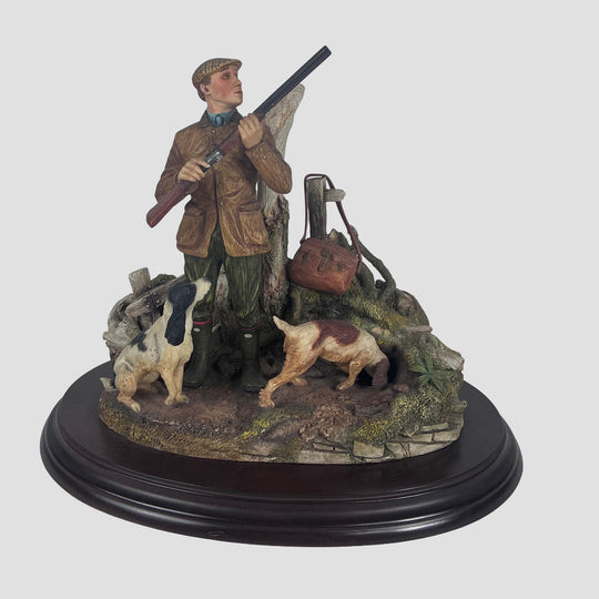 On the Lookout Country Artists Gun Dog Model