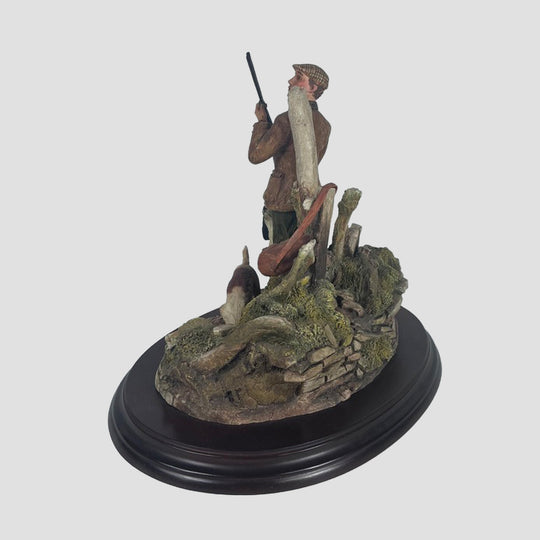 On the Lookout Country Artists Gun Dog Model