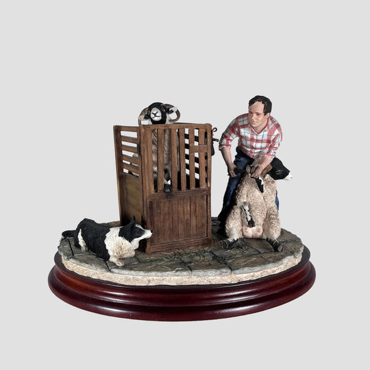 Foot Trimming Border Fine Arts Sheep Model Original Box and Certificate