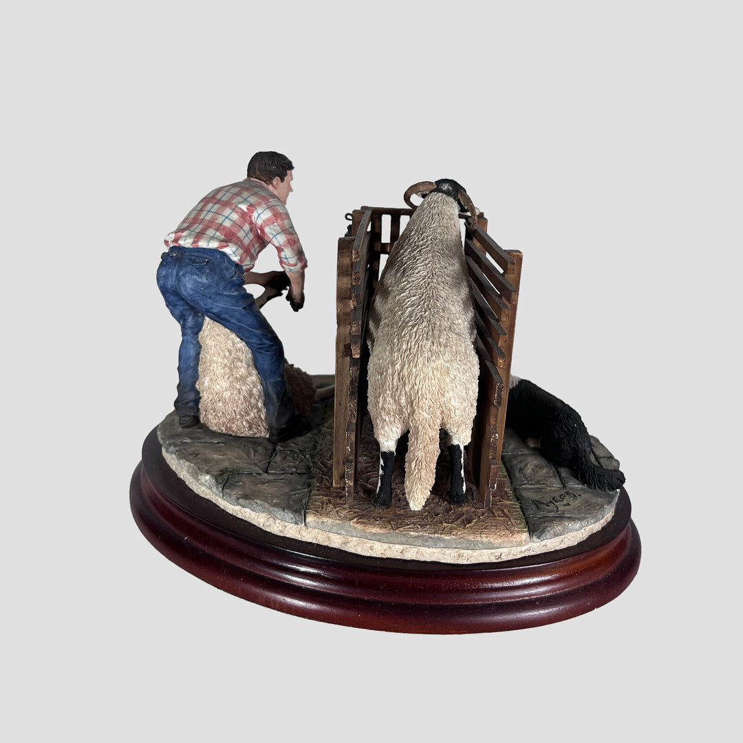 Foot Trimming Border Fine Arts Sheep Model Original Box and Certificate