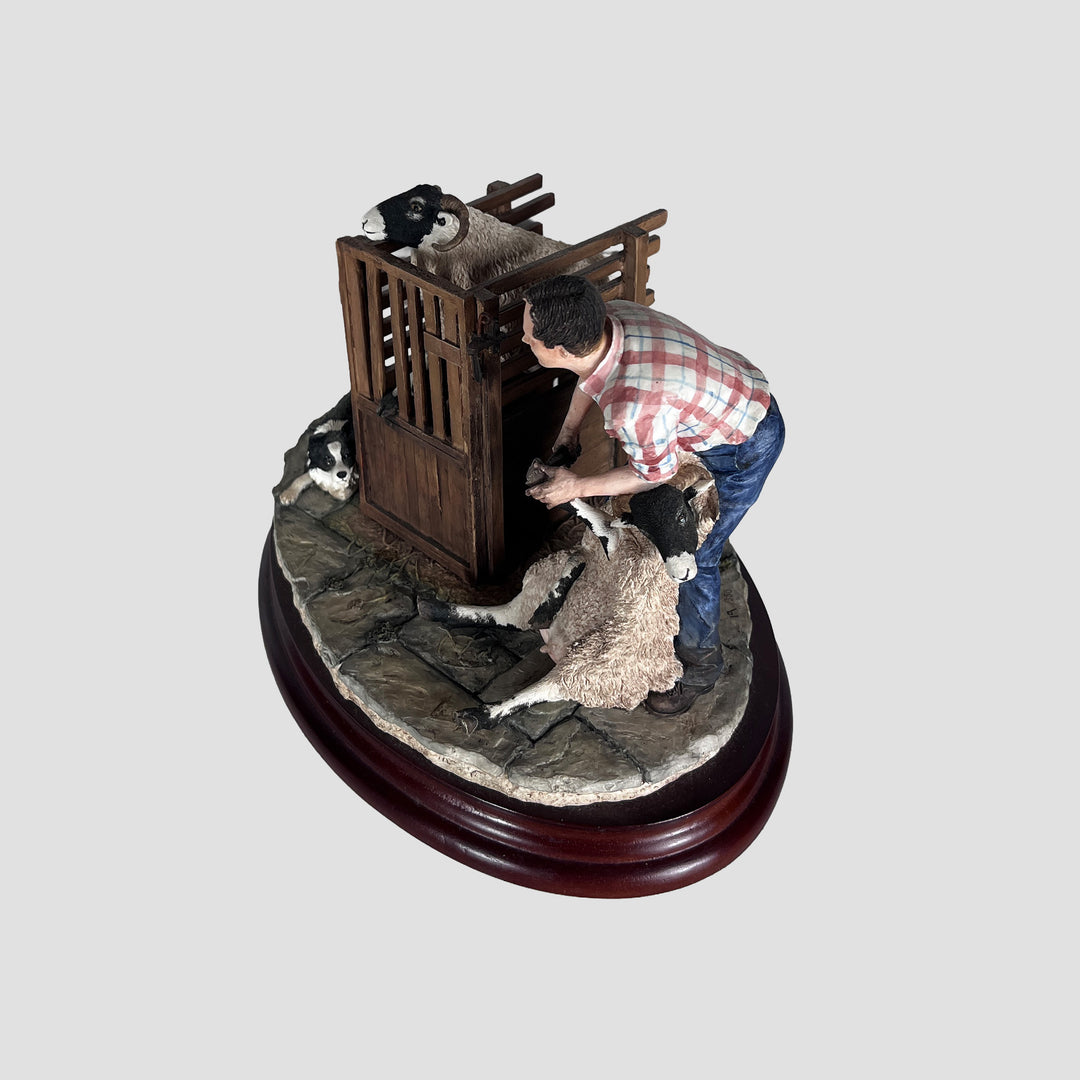 Foot Trimming Border Fine Arts Sheep Model Original Box and Certificate