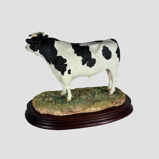 Border Fine Arts Holstein Bull (B0308)