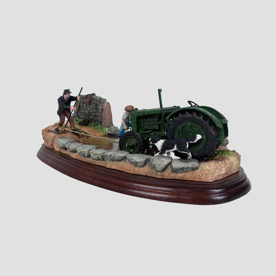 Lacking Horse Power Tractor Model Border Fine Arts Original Box and Certificate