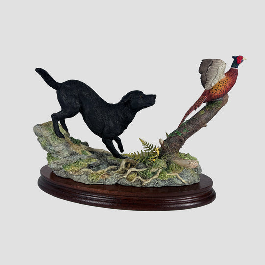 Putting Up Black Border Fine Arts Gundog Model