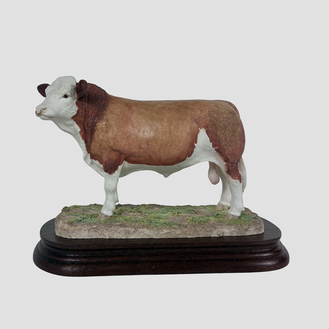 Simmental Bull Border Fine Arts Cattle Model with Original Box and Certificate