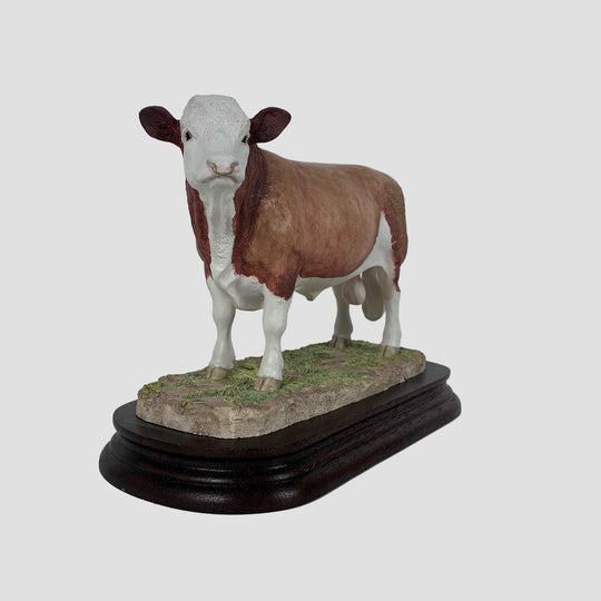 Simmental Bull Border Fine Arts Cattle Model with Original Box and Certificate