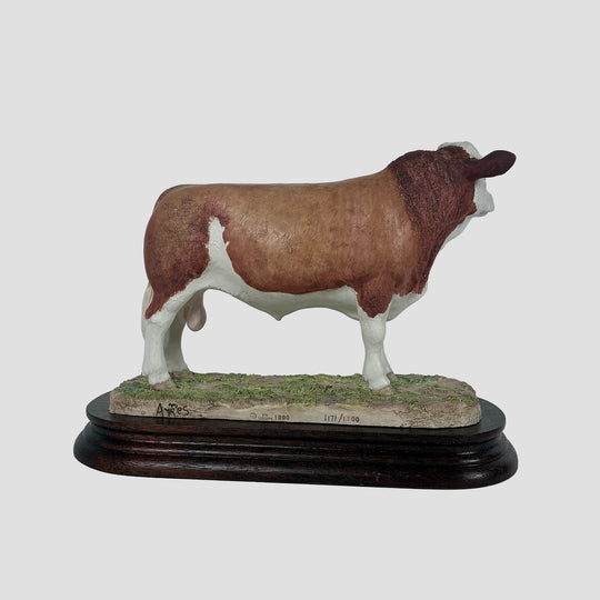Simmental Bull Border Fine Arts Cattle Model with Original Box and Certificate