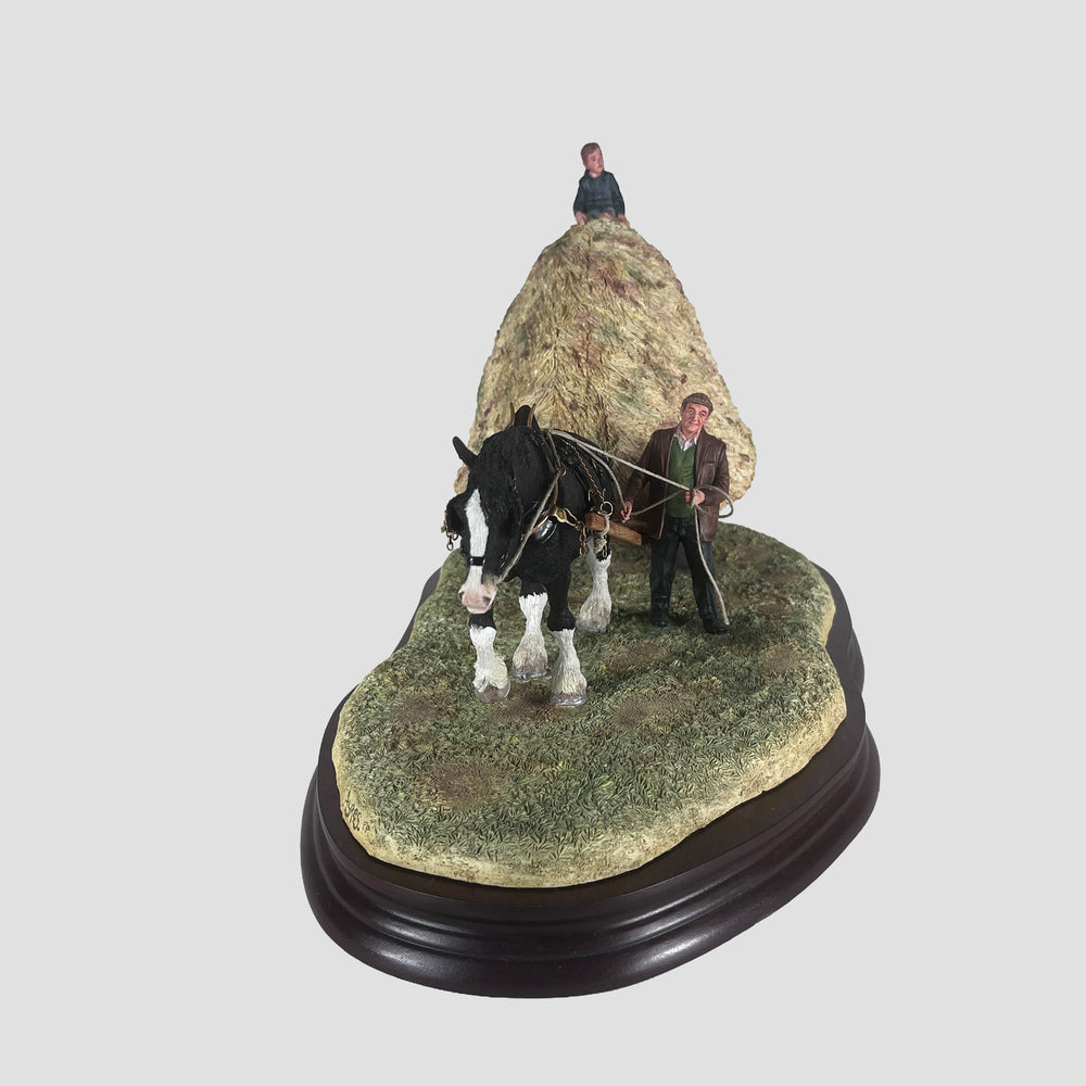 Hay Bogie Border Fine Arts Horse